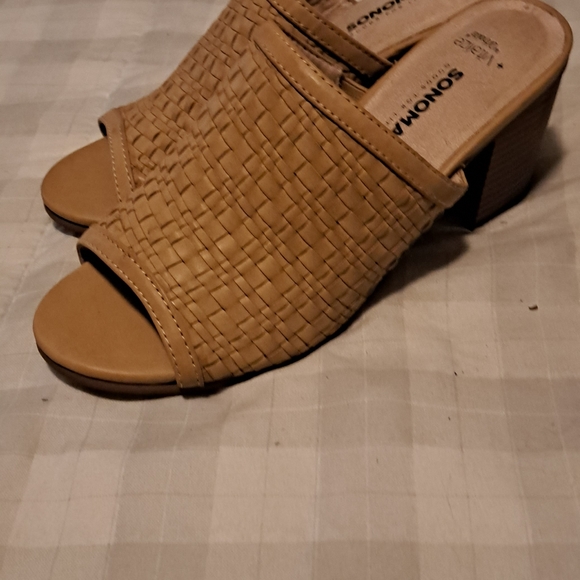 Women's heels. Sonoma size 8 new with tags. Light tan. - Picture 2 of 3